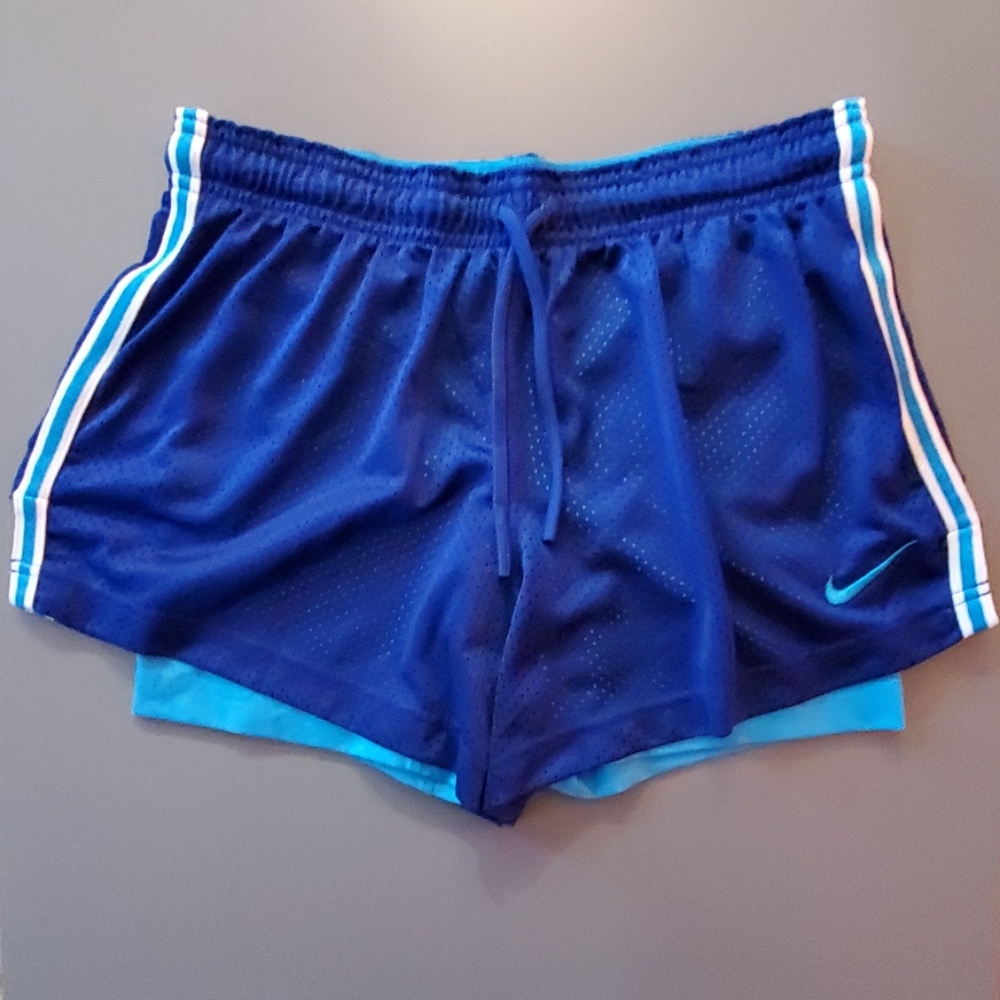 Nike shorts size medium